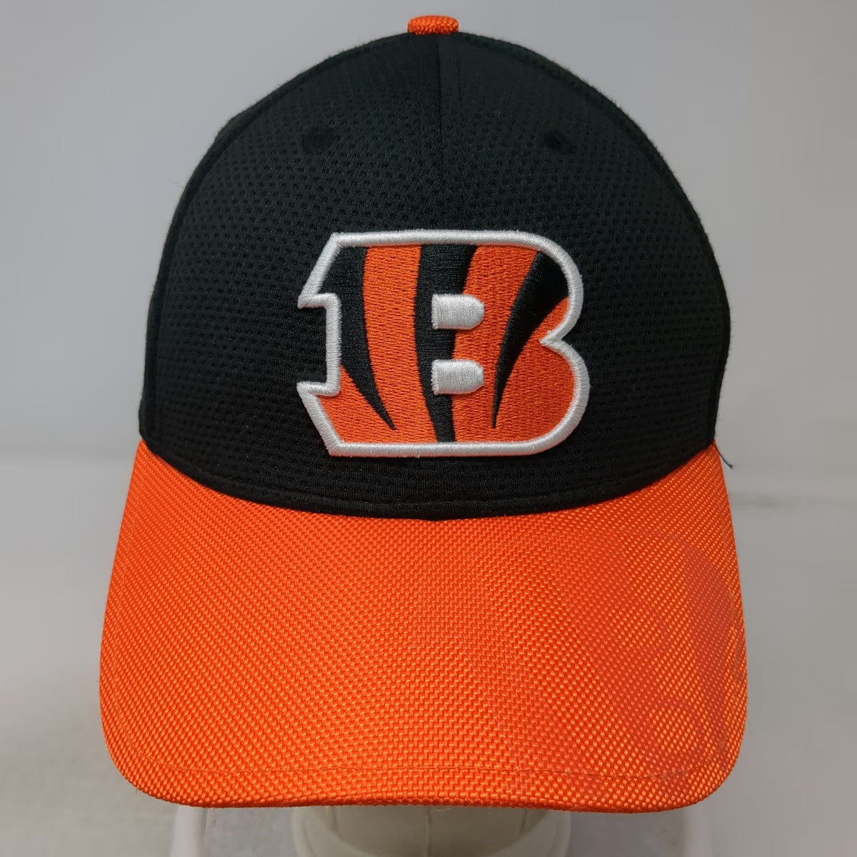 New Era Cincinnati Bengals NFL Cap Hat Black Orange M 39THIRTY Embroidered Mesh