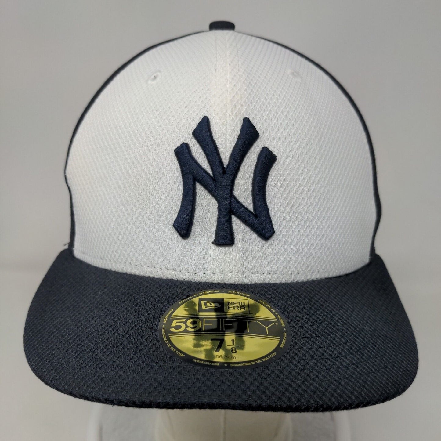 New Era Men's Fitted Hat Bue 7 1/8 Embroidered New York Yankees Logo 59Fifty