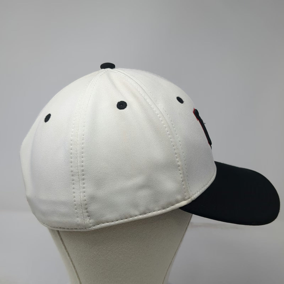 Under Armour Utah Utes NCAA Cap White M Fitted Structured Stretch Fit Logo Hat
