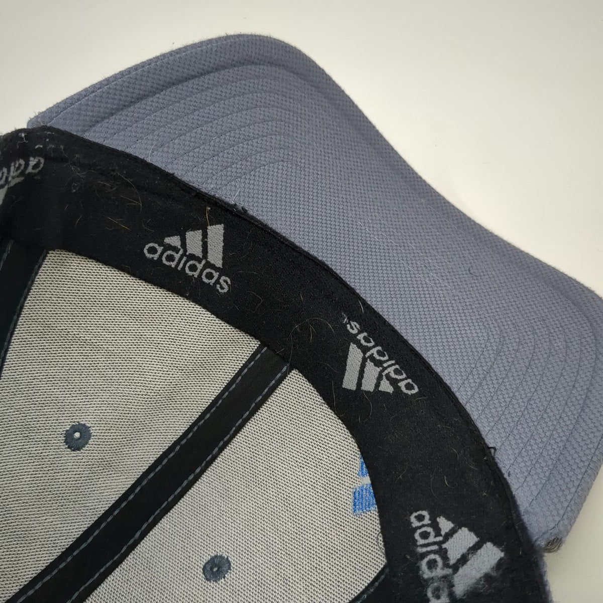 Adidas Baseball Cap Gray M Stretch Fit Embroidered Logo AEROREADY Athletic Hat