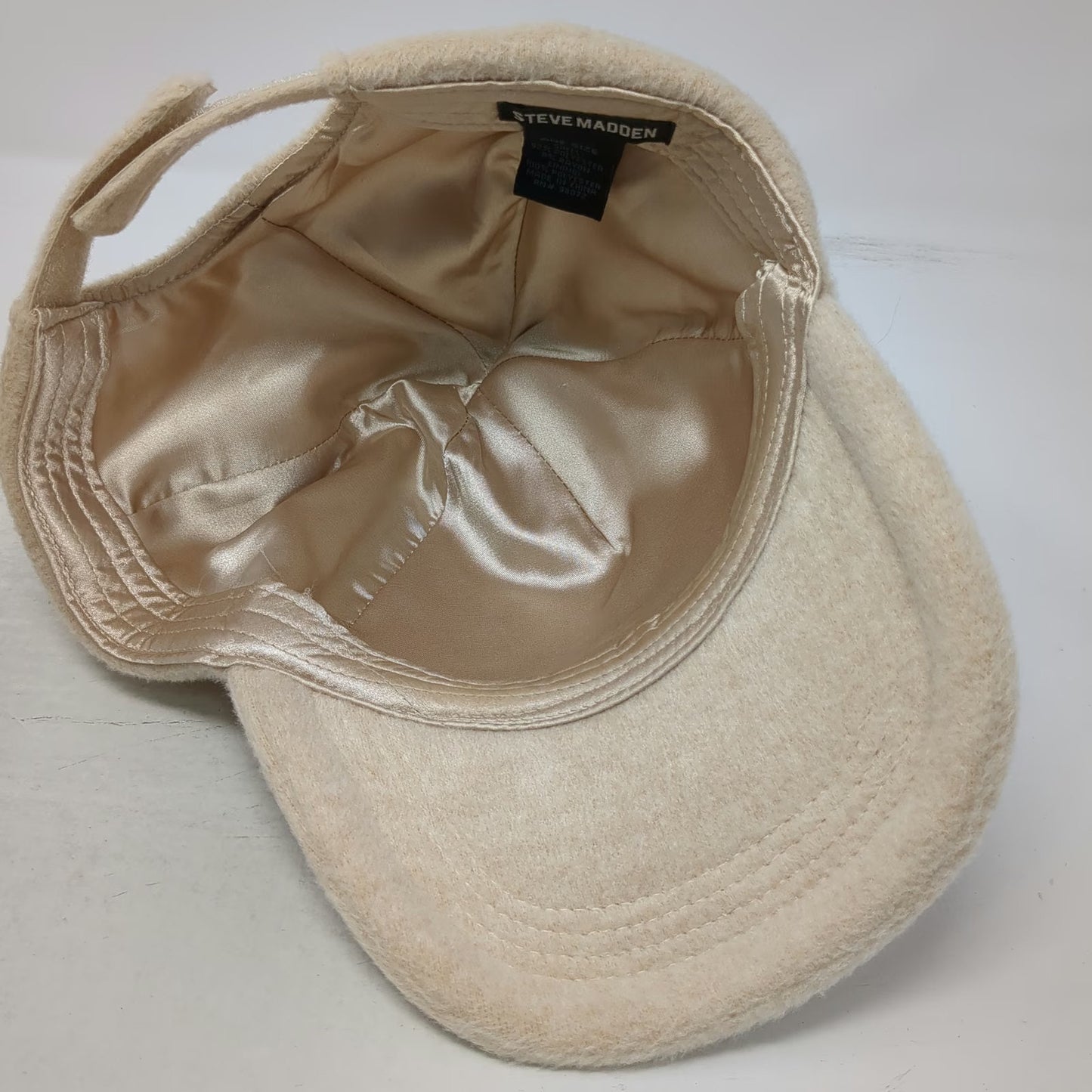 Steve Madden 5 Panel Beige Hat One Size Gold Metal Logo Satin Lined Textured