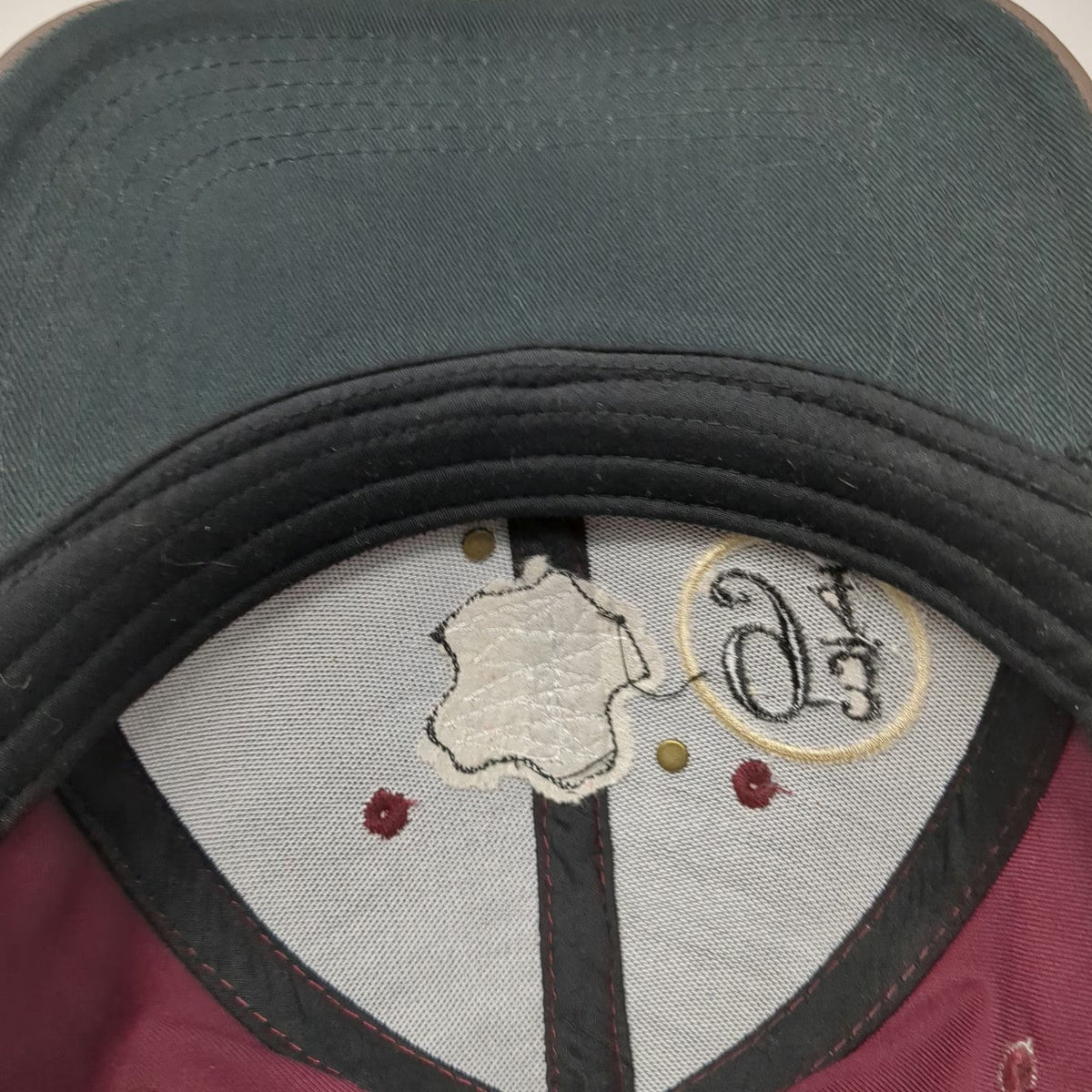 Harry Potter Baseball Cap Red OSFM Slideback Hogwarts Crest Platform 9 3/4 Hat