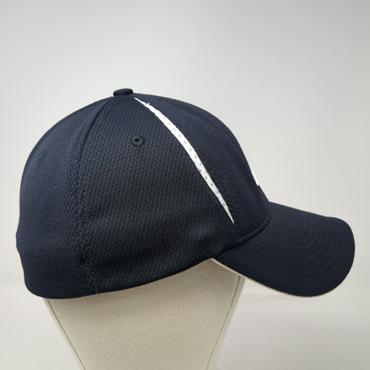 Nike Baseball Cap Blue M Fitted Embroidered Swoosh Logo Breathable Hat Vintage