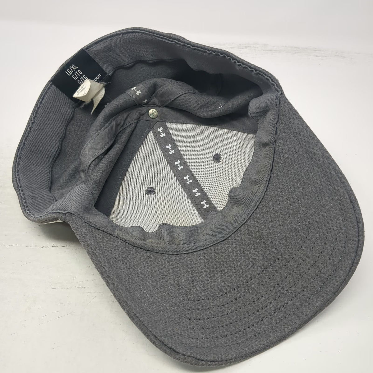Under Armour Baseball Cap Gray XL Fitted Mesh Performance Athletic Workout Hat