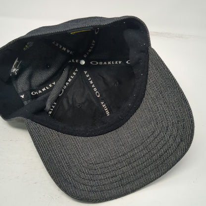 Oakley Baseball Cap Gray XL Flexfit Rubber Logo Denim Texture Curved Brim Hat