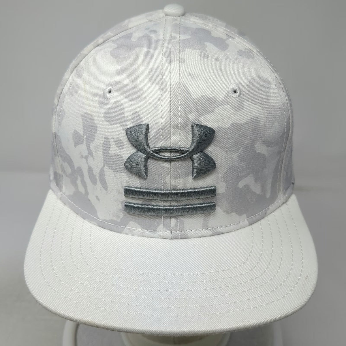 Under Armour Baseball Cap White XL Stretch Fit Camo Flat Brim Embroidered Logo