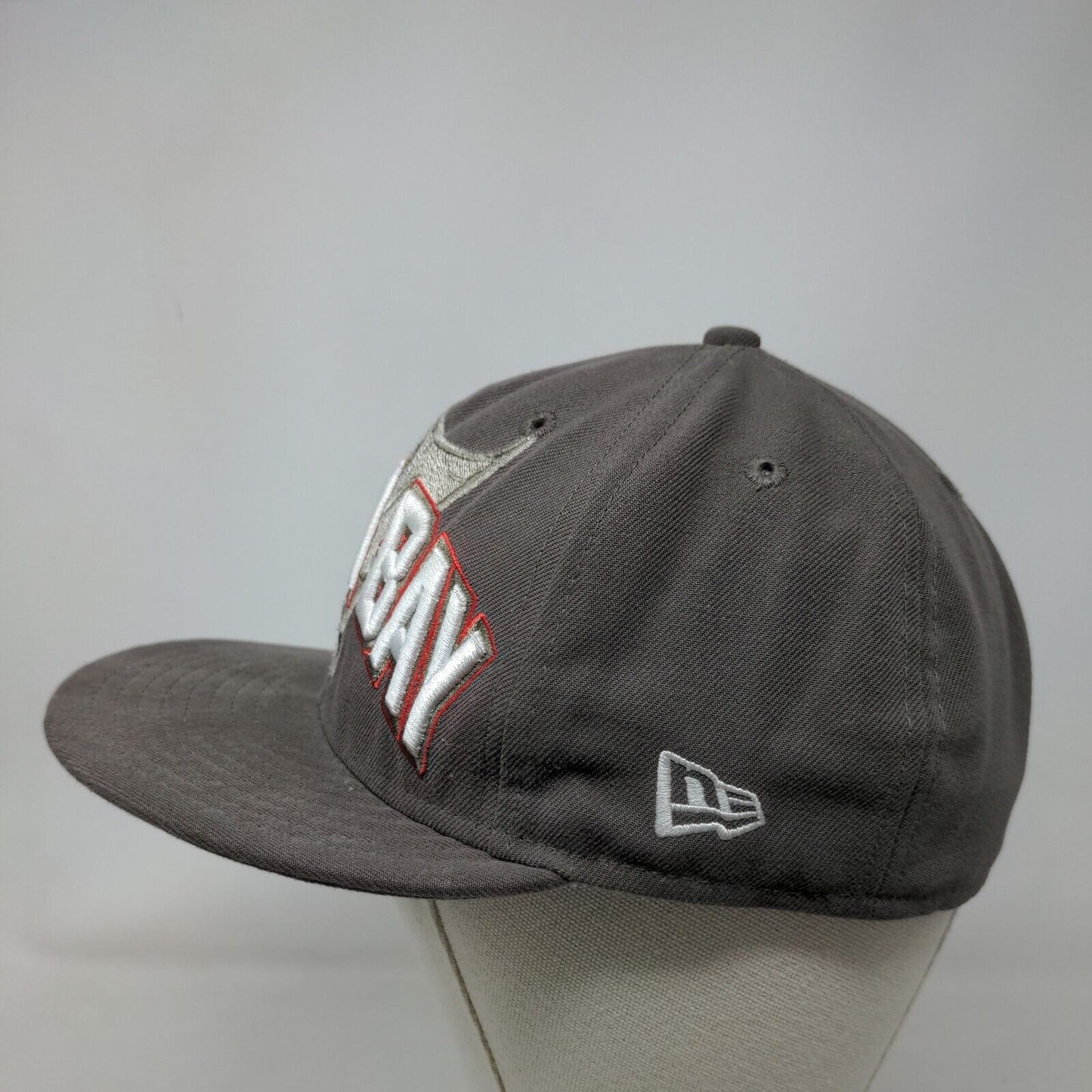 New Era Mens 59Fifty Fitted Hat Gray 7 1/8 Tampa Bay Buccaneers Embroidered Logo