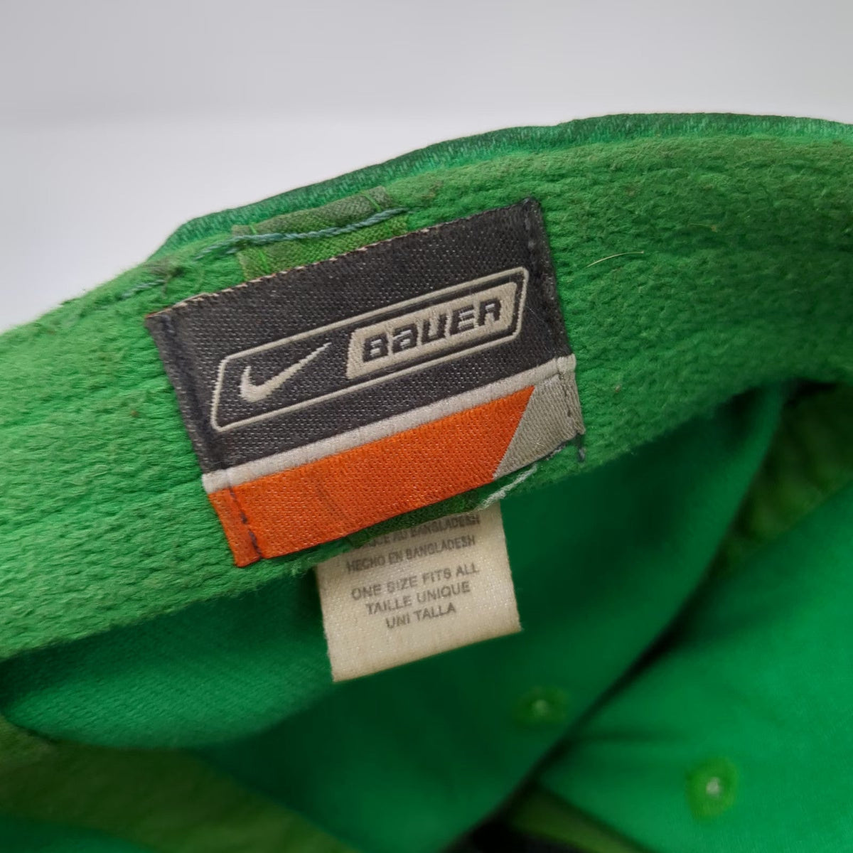 North Dakota Fighting Sioux NCAA Nike Bauer Cap Green Striped Brim Hat Vintage