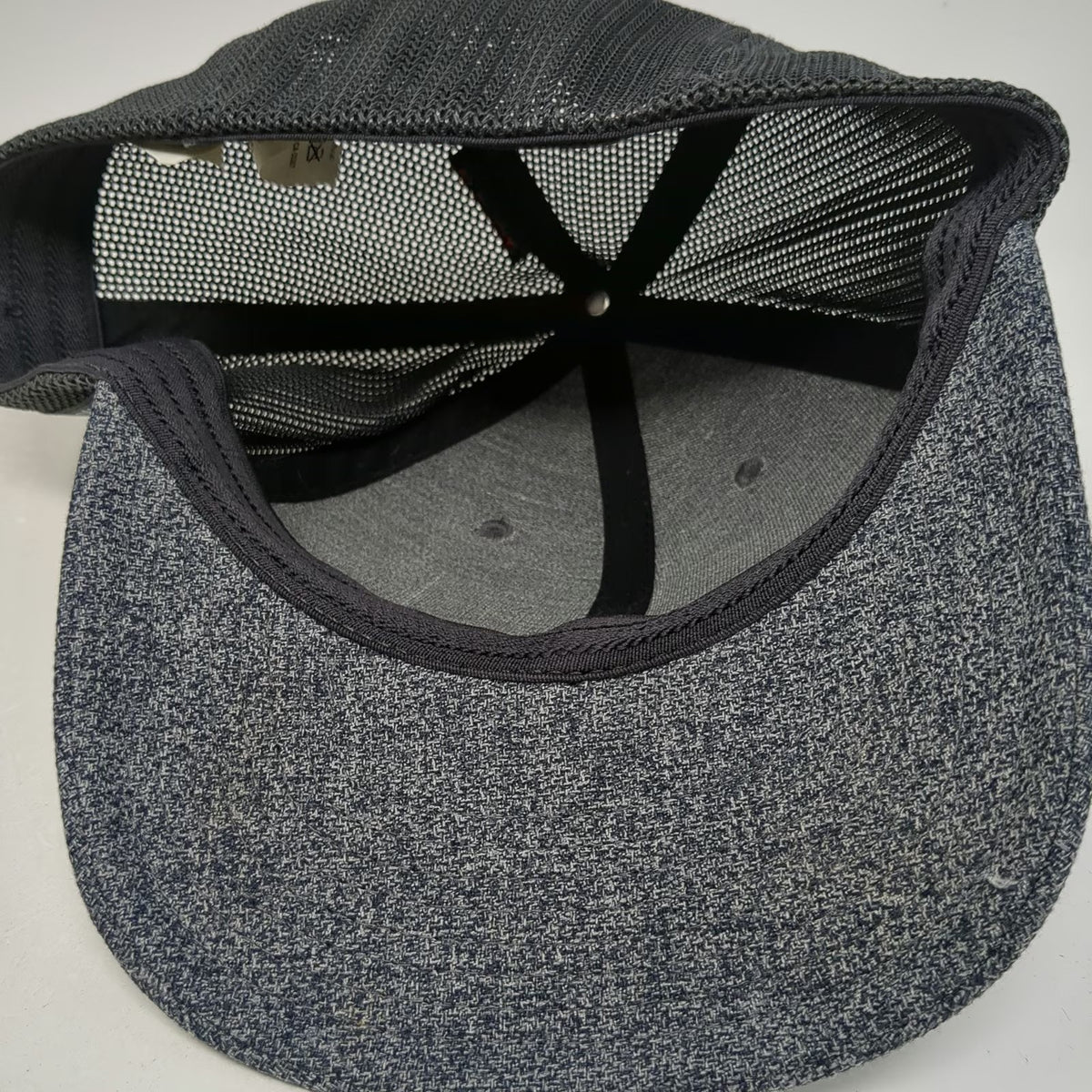 Columbia Baseball Cap Gray XL Mesh Back Stretch Fit Pine Tree Flag Outdoor Hat
