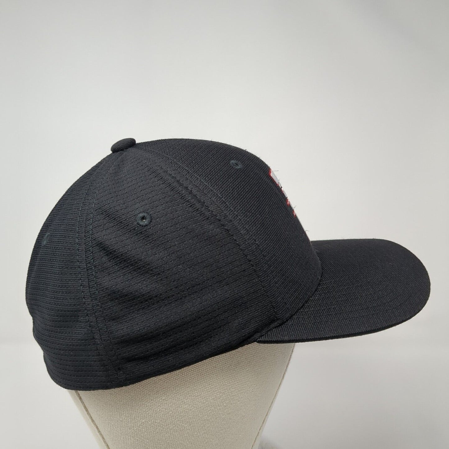 Travis Matthew Fitted Hat Black S/M Lightweight Embroidered Flexfit Yupoong