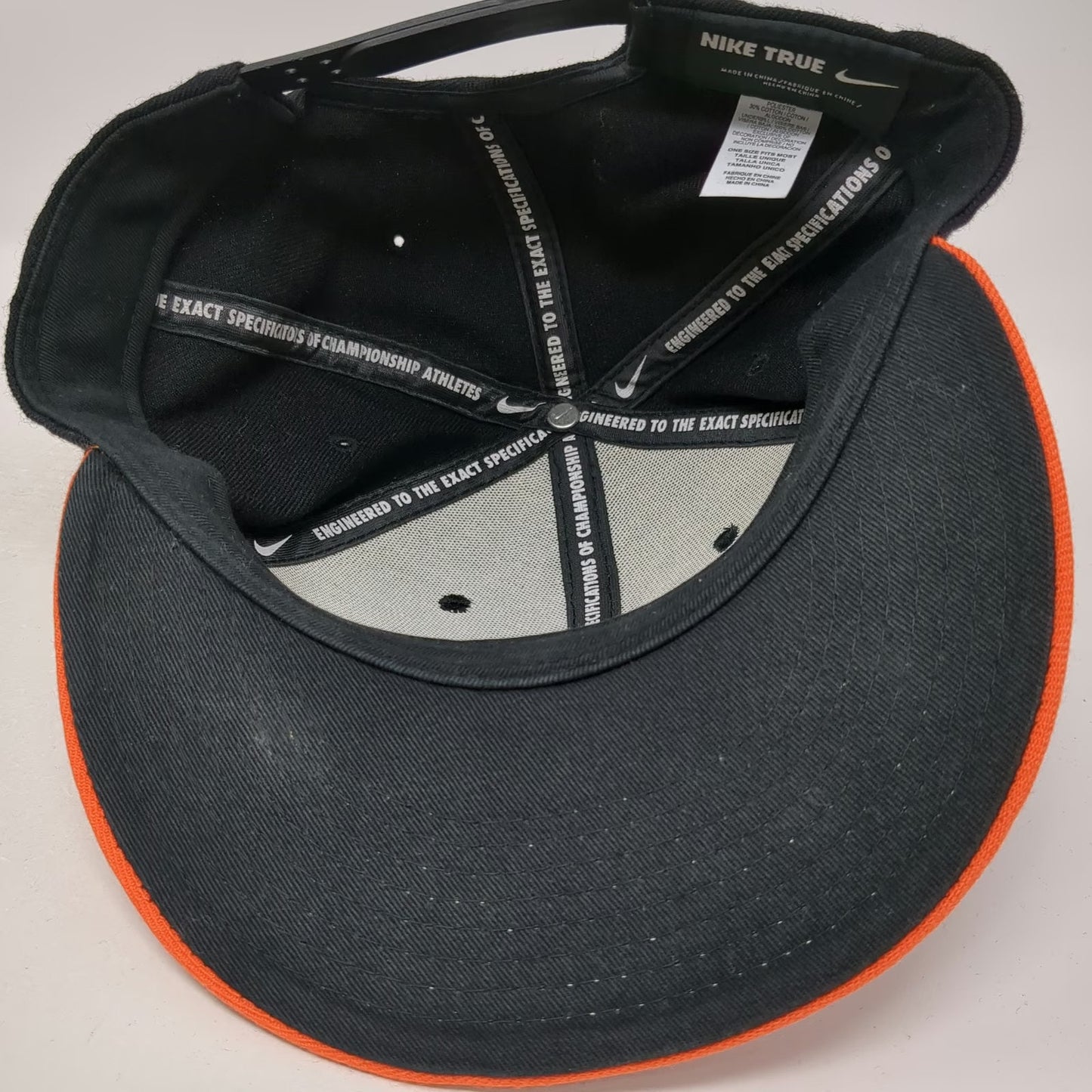 Nike Snapback Black Orange Hat One Size Flat Brim Embroidered Contrast Logo