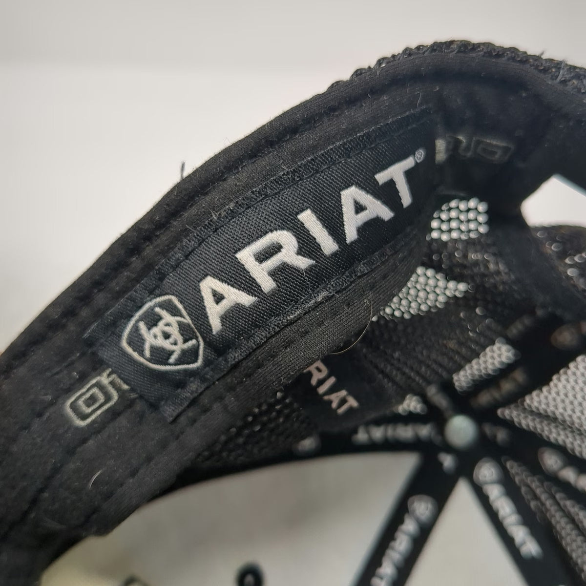 Ariat Trucker Hat Black One Size Snapback Embroidered Shield Logo Mesh Back 110