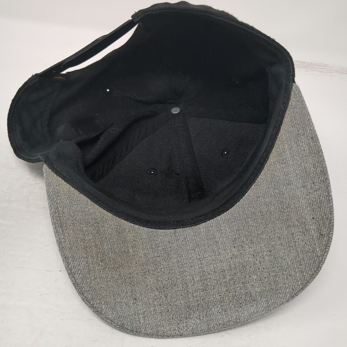 H&M Snapback Black One Size Embroidered Brooklyn New York City Gray Brim Hat