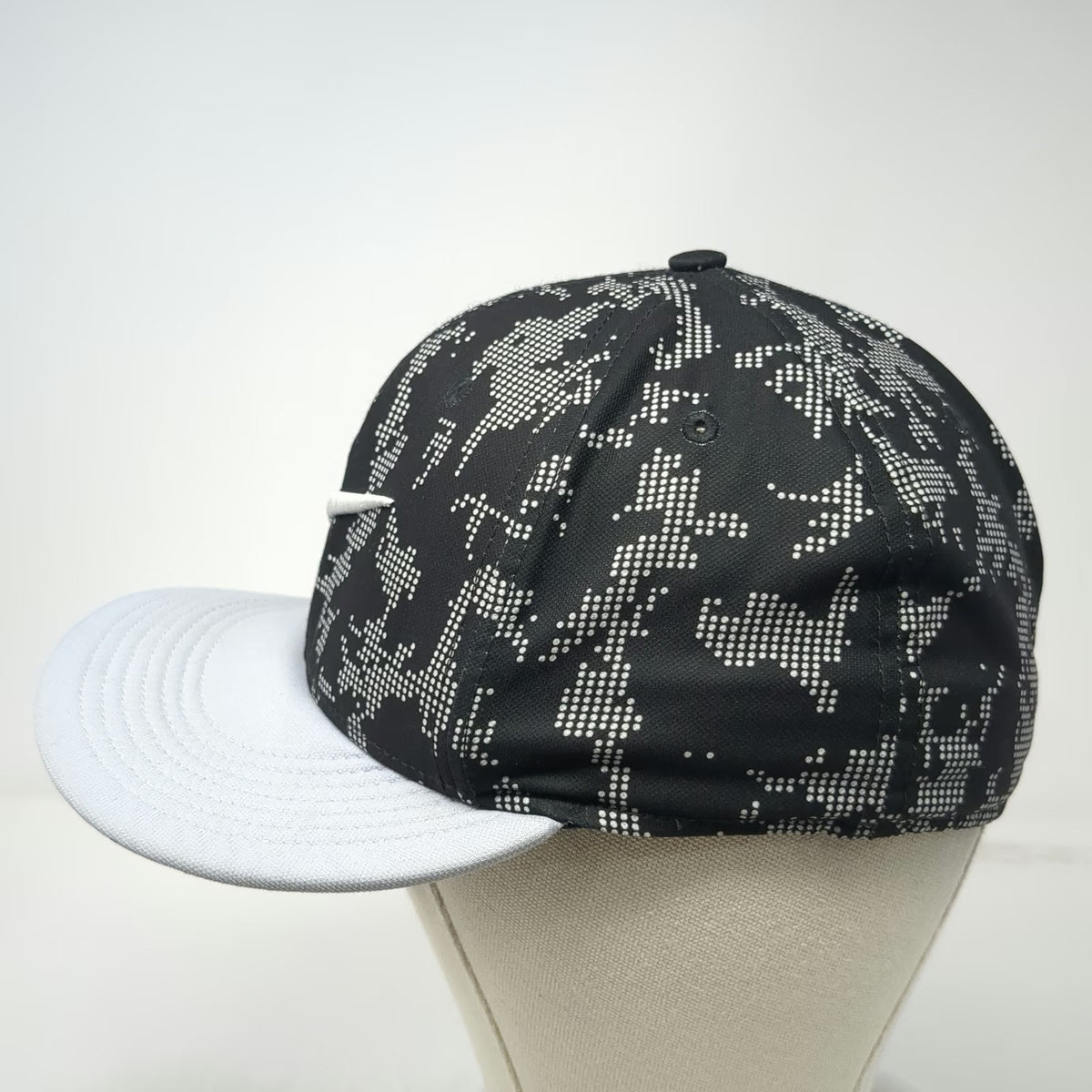 Nike Snapback Black Gray One Size Flat Brim Dri-FIT Digital Camo Embroidered Hat