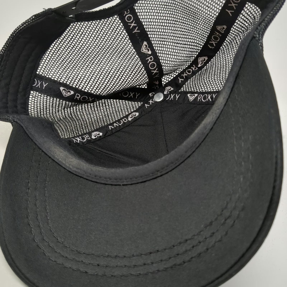 Roxy Trucker Hat Black One Size Mesh Back Snapback Logo Adjustable Surf Beach