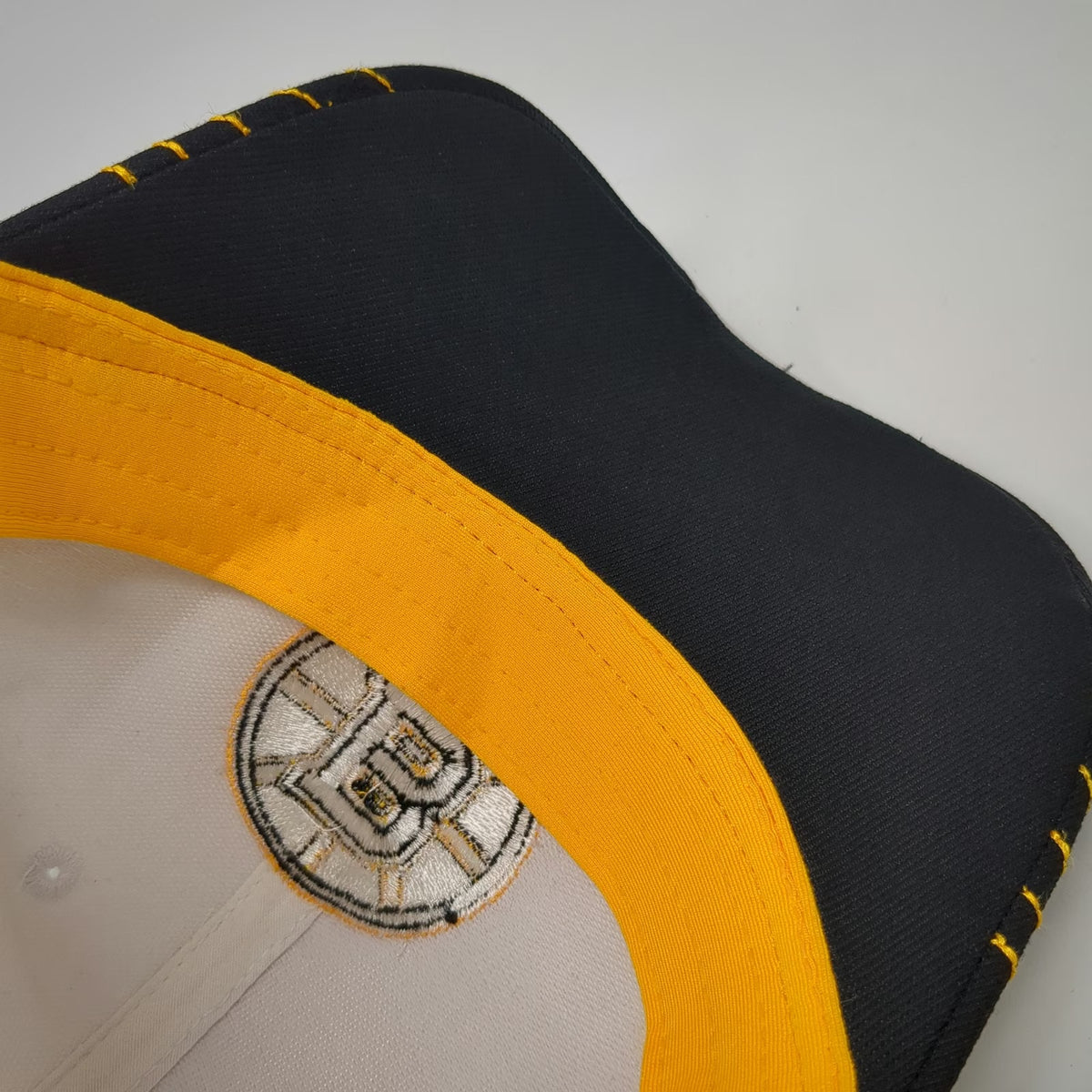Boston Bruins NHL Reebok White Yellow Black XL Face Off Embroidered Logo Hat