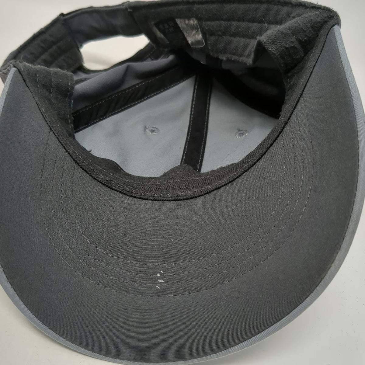 Nike Baseball Cap Gray One Size Two Tone Performance Embroidered Strapback Hat