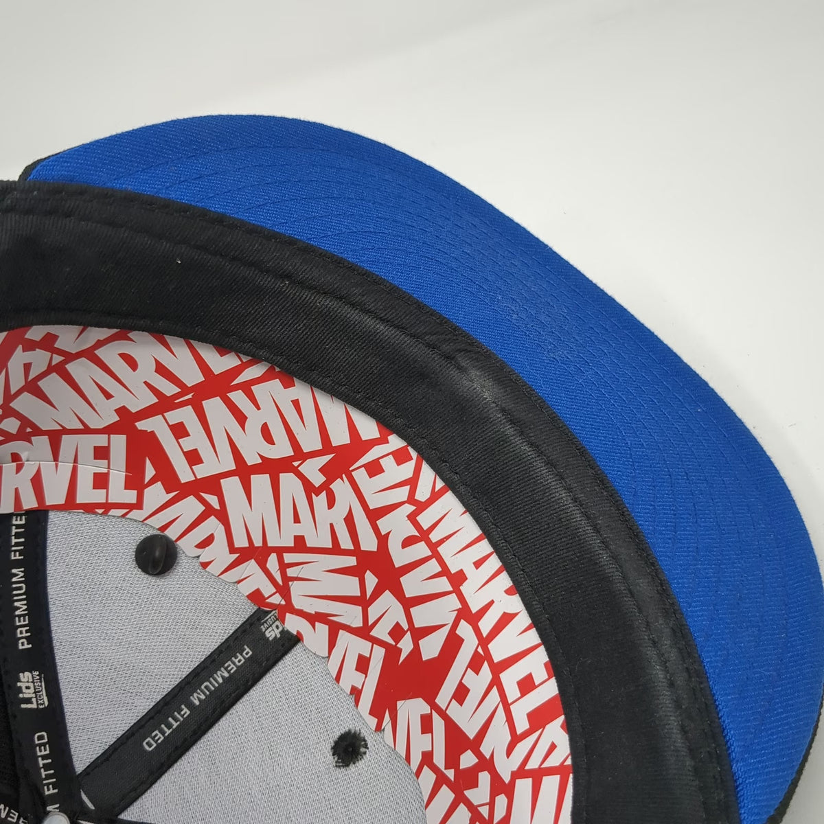 Marvel Spider-Man Black 7 3/8 Snapback Hat Side Patch Enamel Pin Fitted Lids