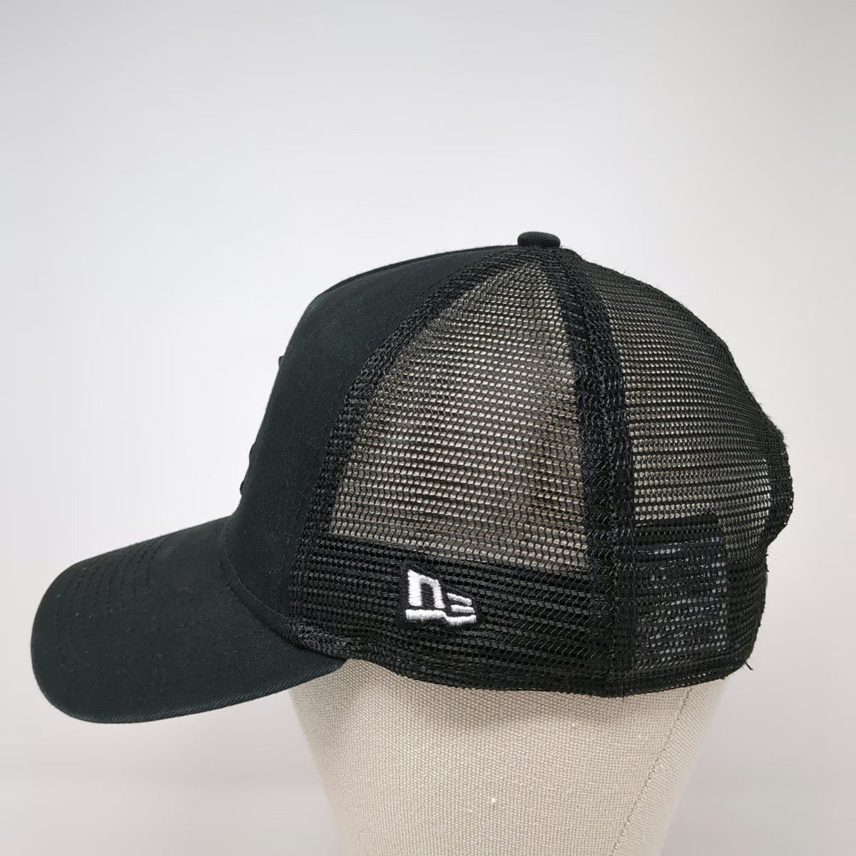 New Era Chicago White Sox MLB Black Trucker Hat OSFM Mesh Snapback Tonal Logo