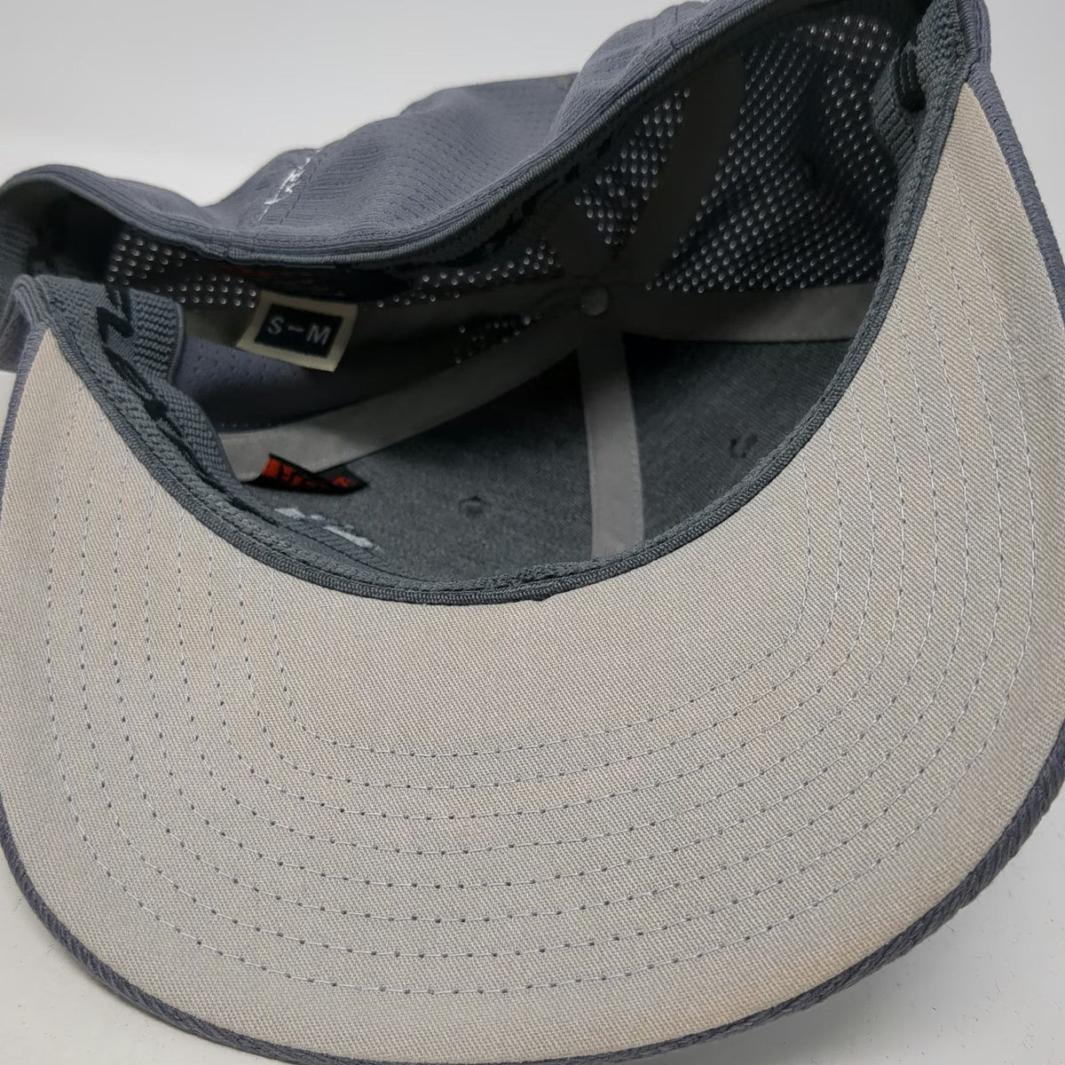 TravisMathew Baseball Cap Gray M Flexfit Performance Embroidered 6-Panel Hat