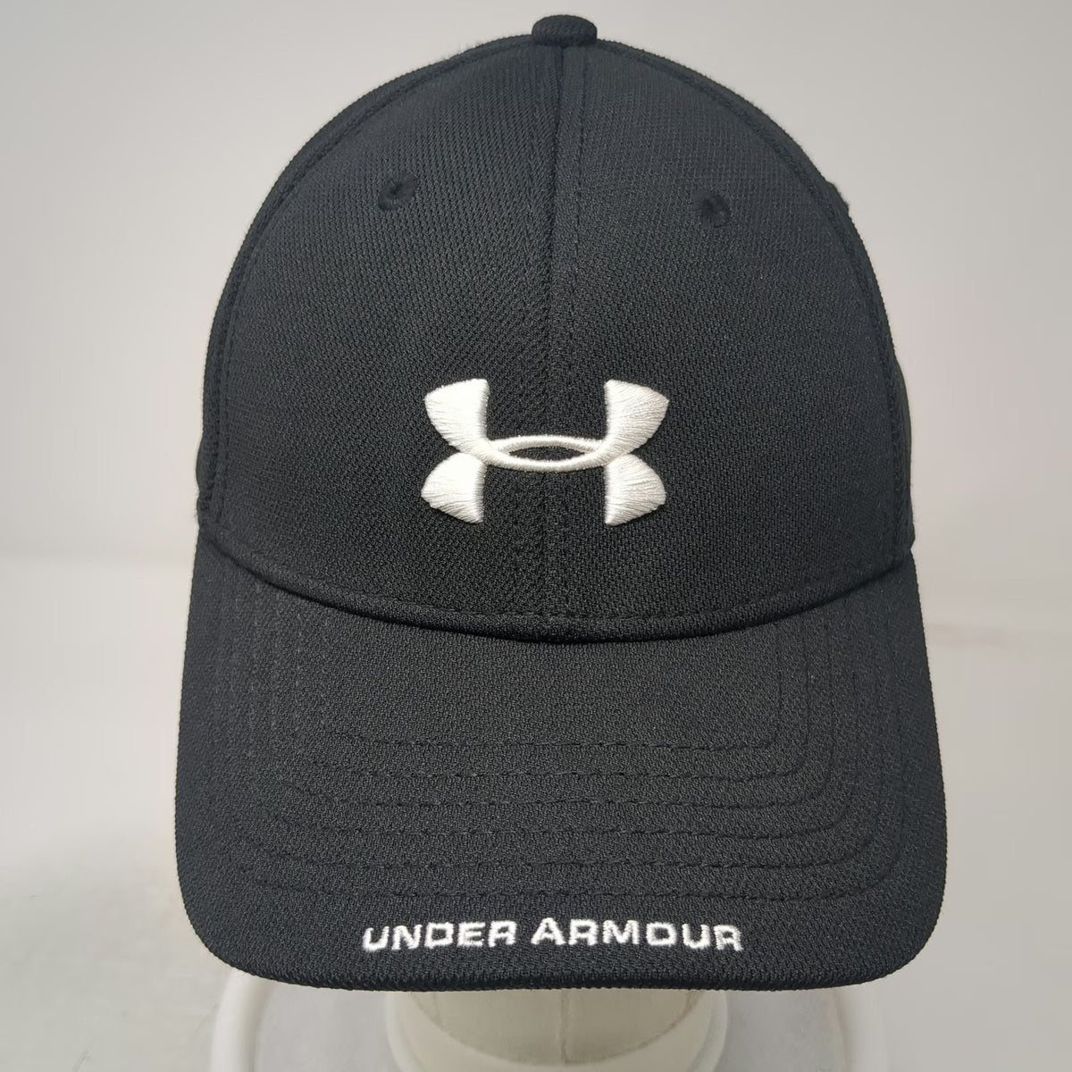 Under Armour Baseball Cap Black Size M Logo Curved Brim Stretch Fit HeatGear Hat