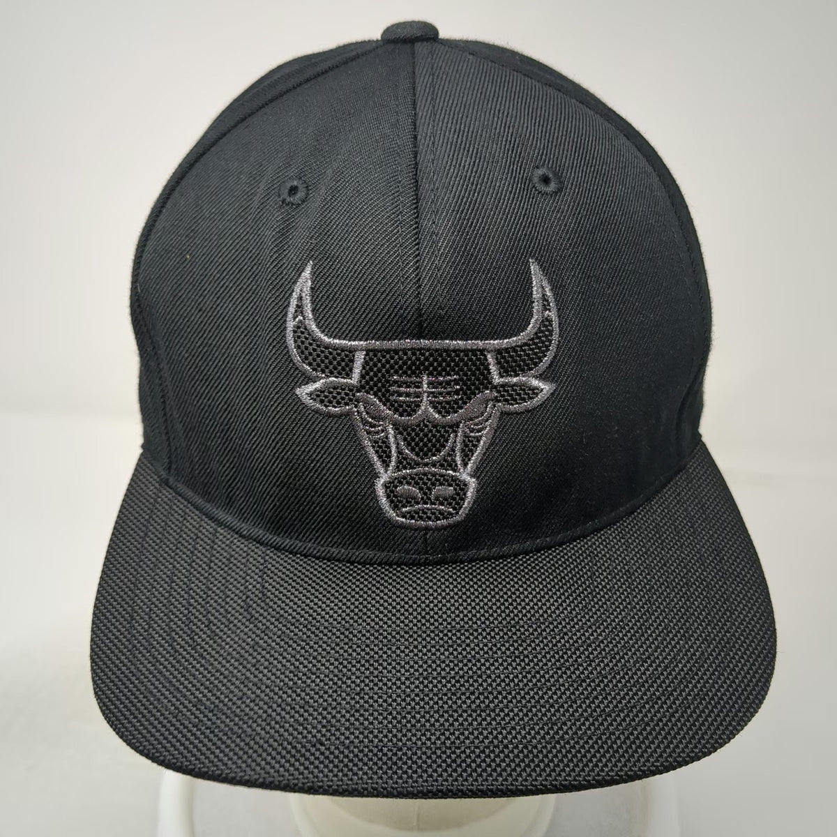 Mitchell & Ness Chicago Bulls NBA Black Snapback Hat One Size Flat Brim Logo