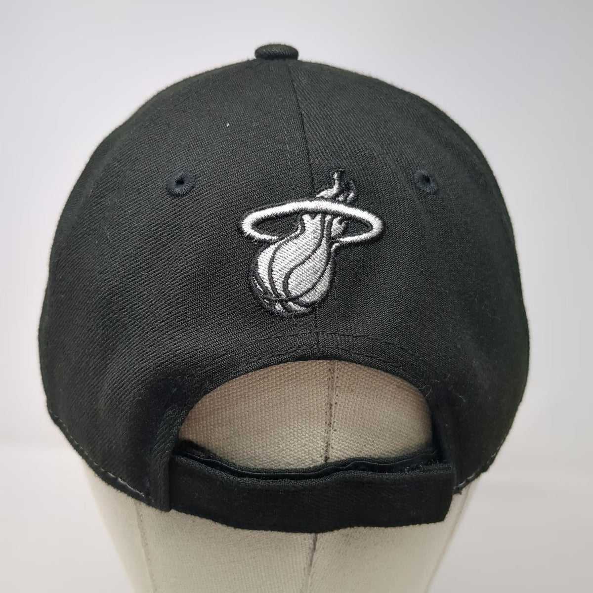 New Era NBA Miami Heat Black One Size Cap Hat Embroidered Logo Curved Brim Strap