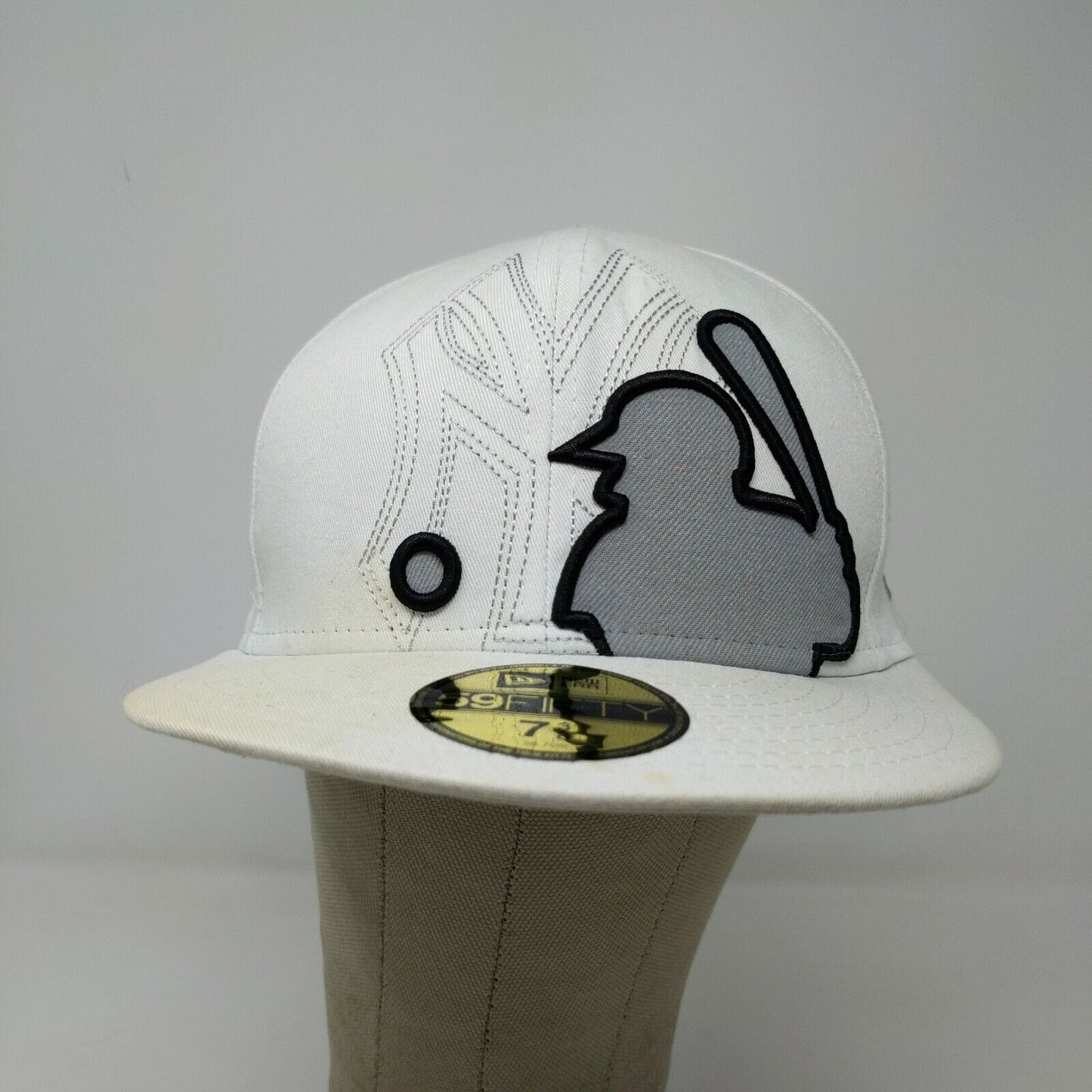 New Era Men's MLB New York Yankees Fitted Hat White Size 7 3/8 Distressed