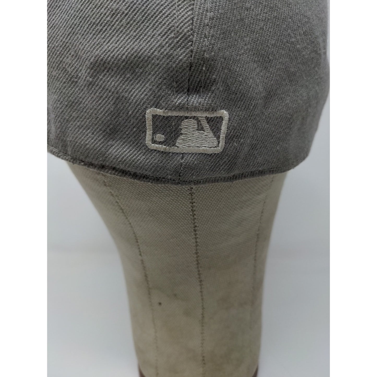 MLB Chicago White Sox Fitted Hat Size 7 3/8 Gray Big Bear Cap Embroidered Logo