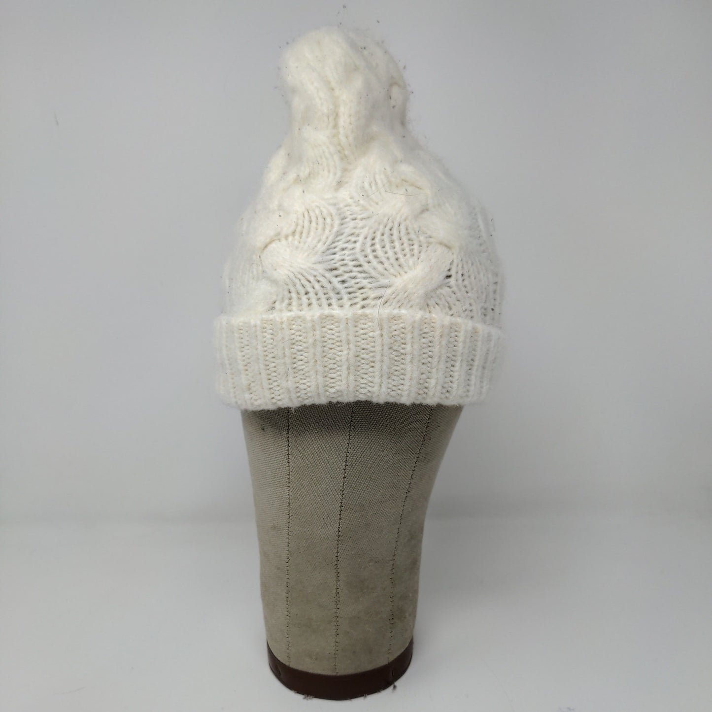 Old Navy Cable Knit Beanie Toboggan Hat Acrylic/Nylon Blend One Size Cream