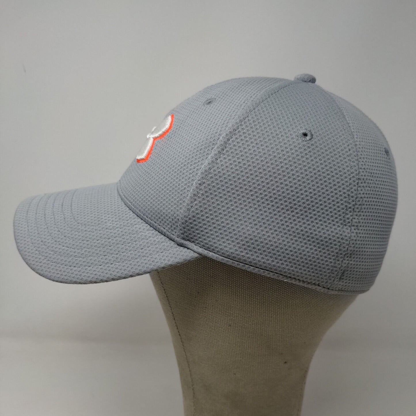 Under Armour Men's Fitted Hat Cap Gray Size M-L Embroidered Logo