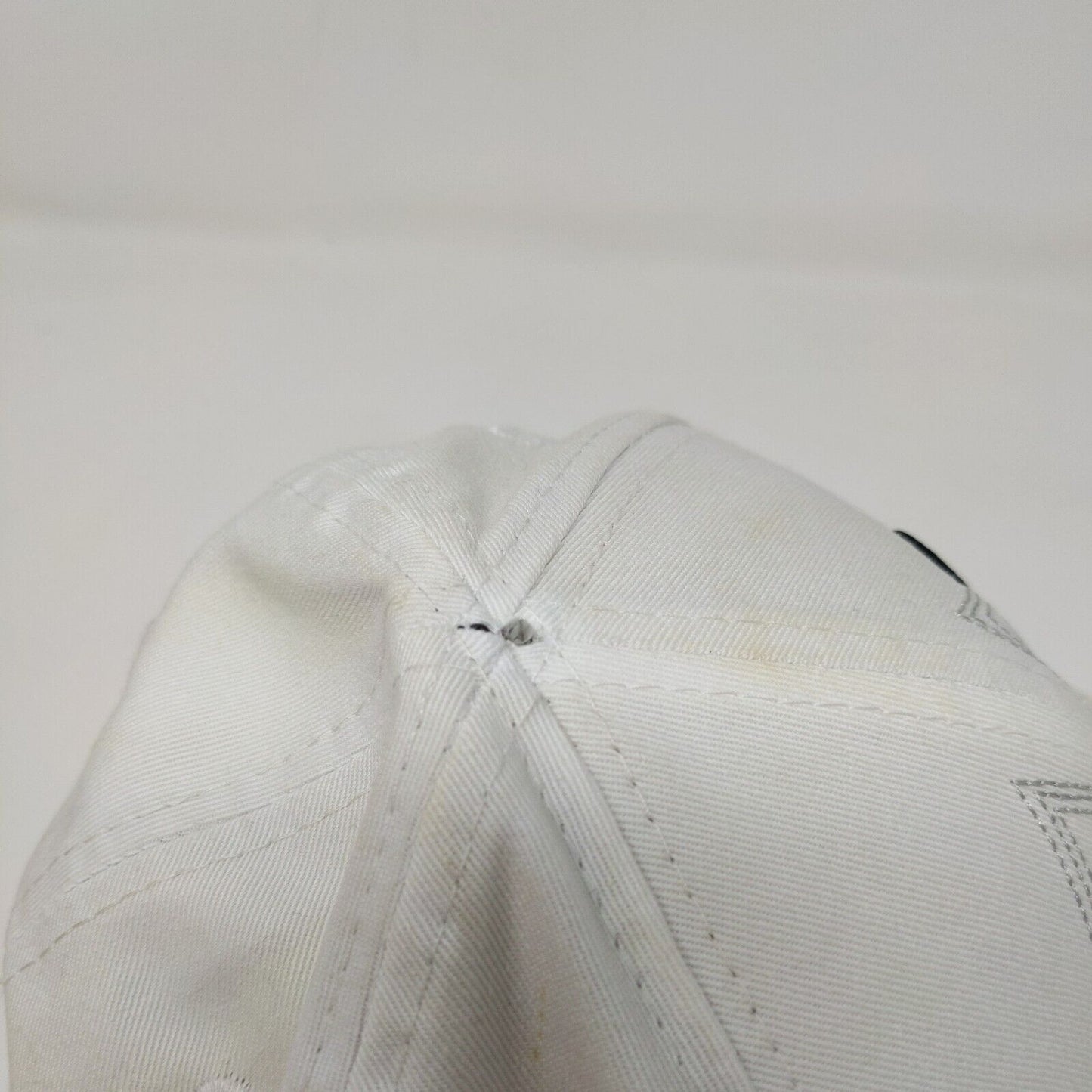 New Era Men's MLB New York Yankees Fitted Hat White Size 7 3/8 Distressed