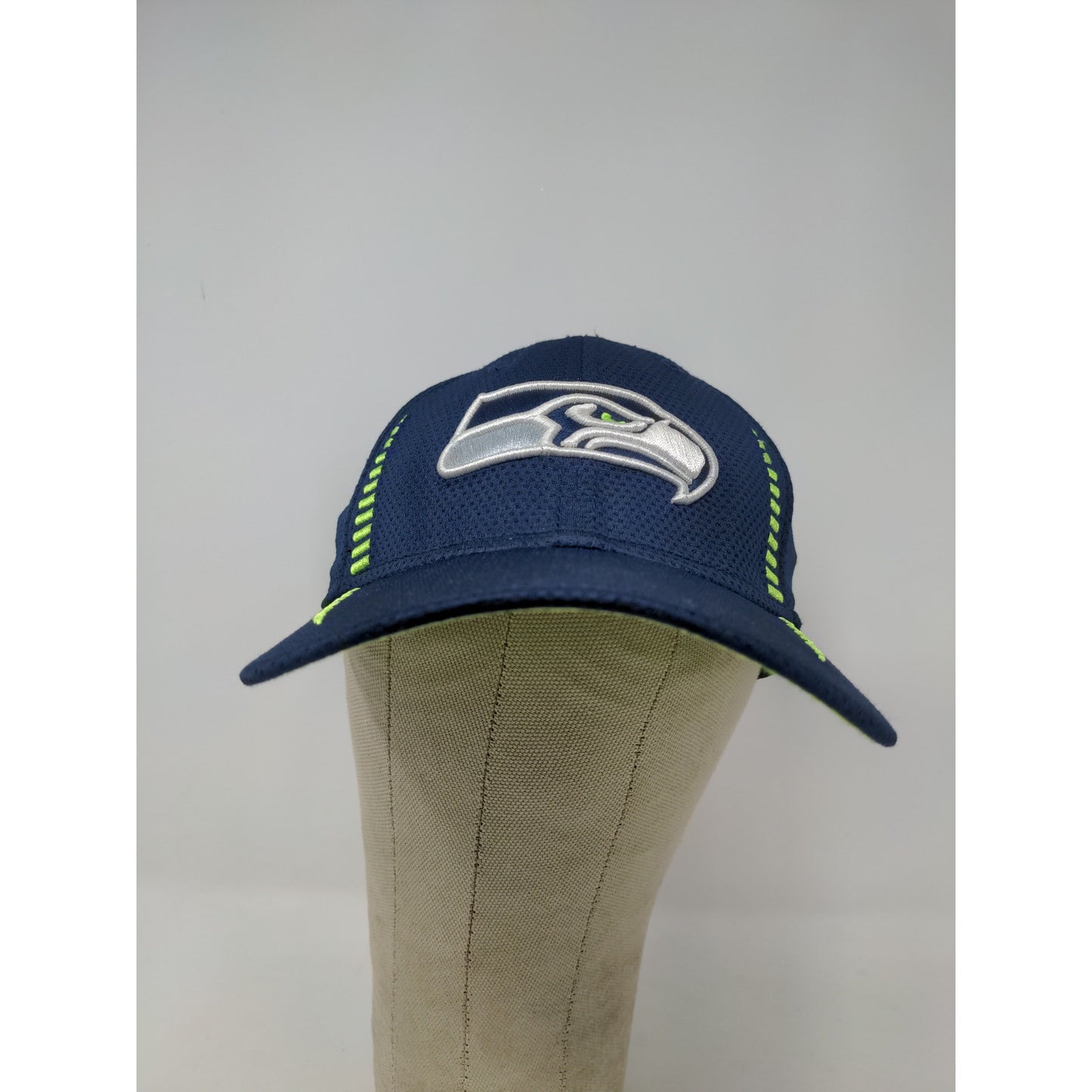 NFL New Era 39Thirty Seattle Seahawks Hat Size M-L Blue Embroidered Logo