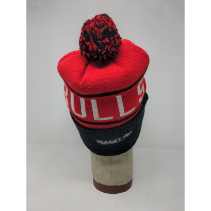 Vintage Mitchell Ness NBA Chicago Bulls Beanie Hat Embroidered Logo Pom Pom Red