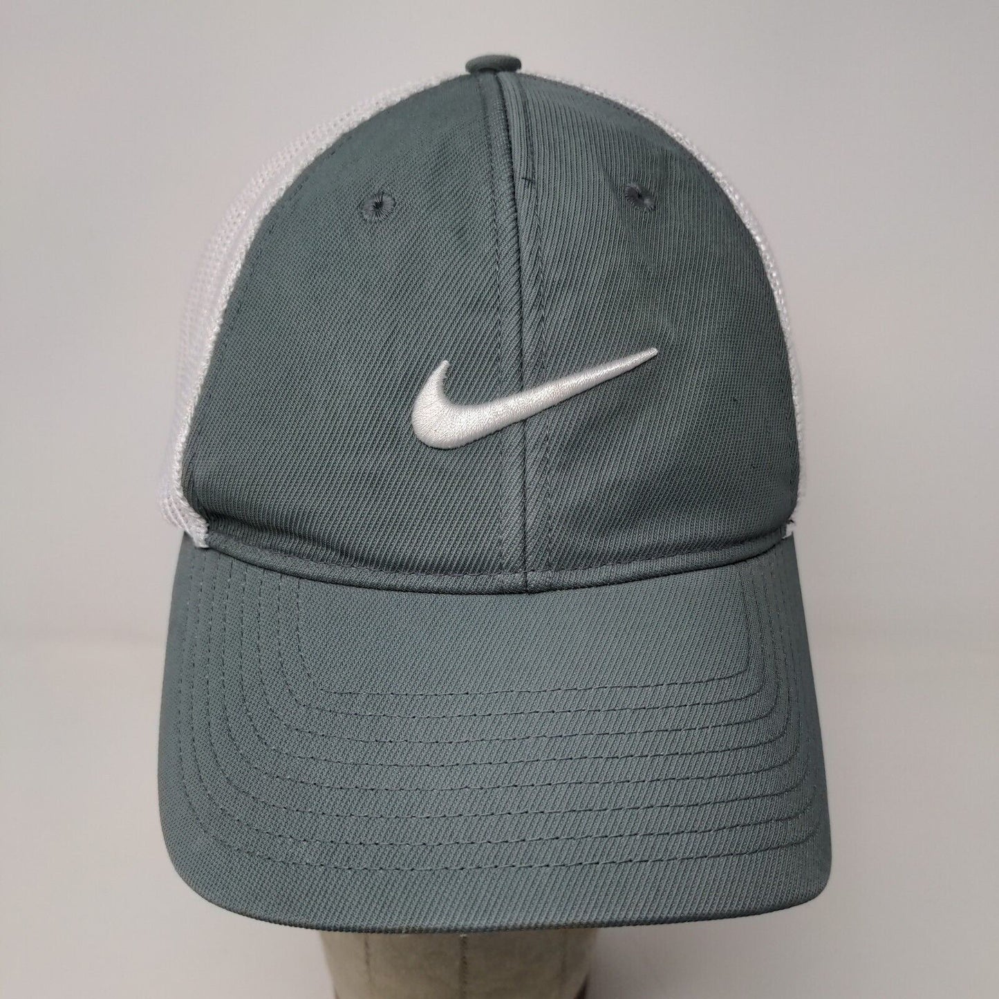 Nike Golf Hat Gray White Size S/M Mesh Back Embroidered Swoosh Logo