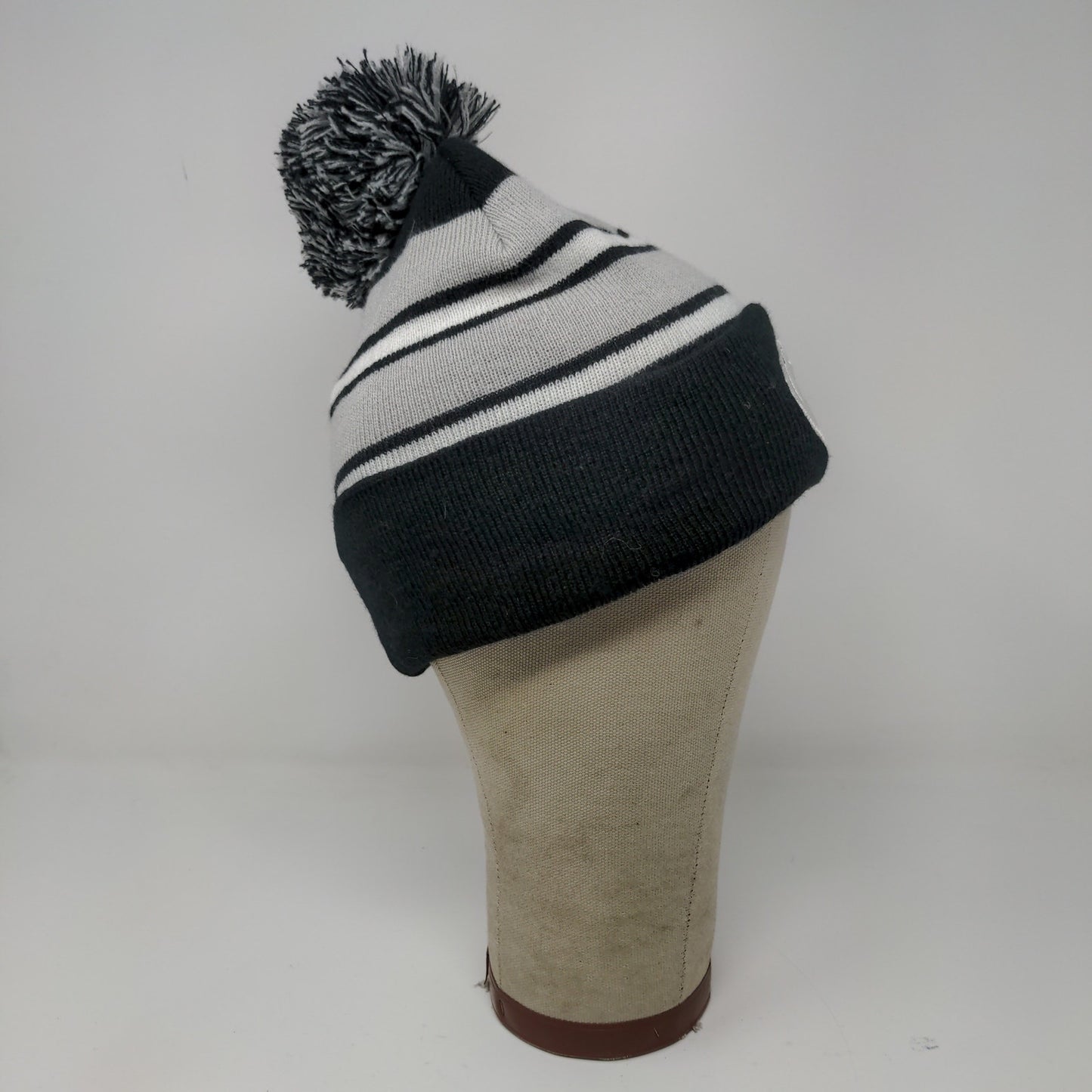 City Hunters Penn State Nittany Lions Beanie Hat Gray Black Pom Pom Embroidered