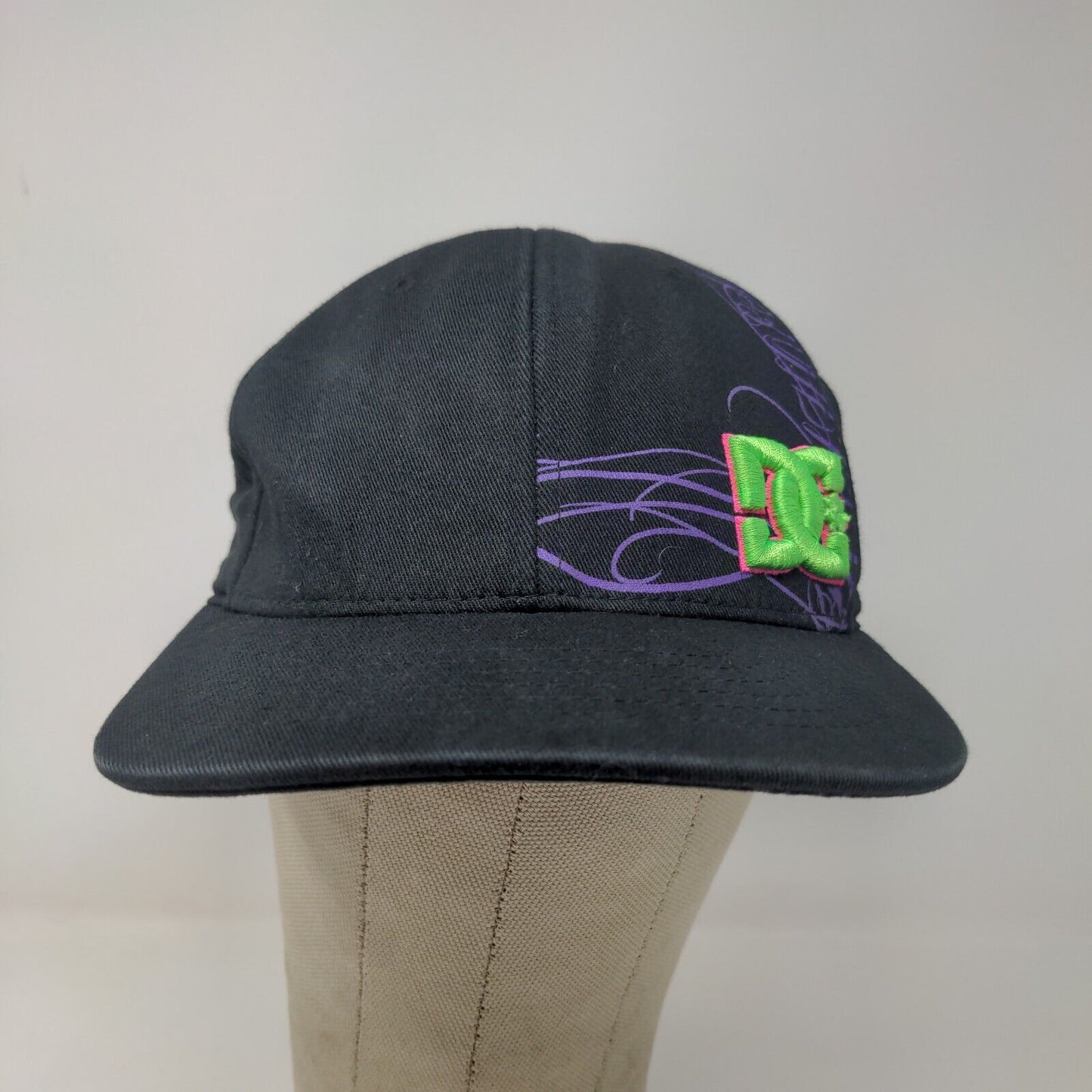 Flexfit Men's DC Shoes Fitted Hat Cap Black Size S-M Embroidered Logo