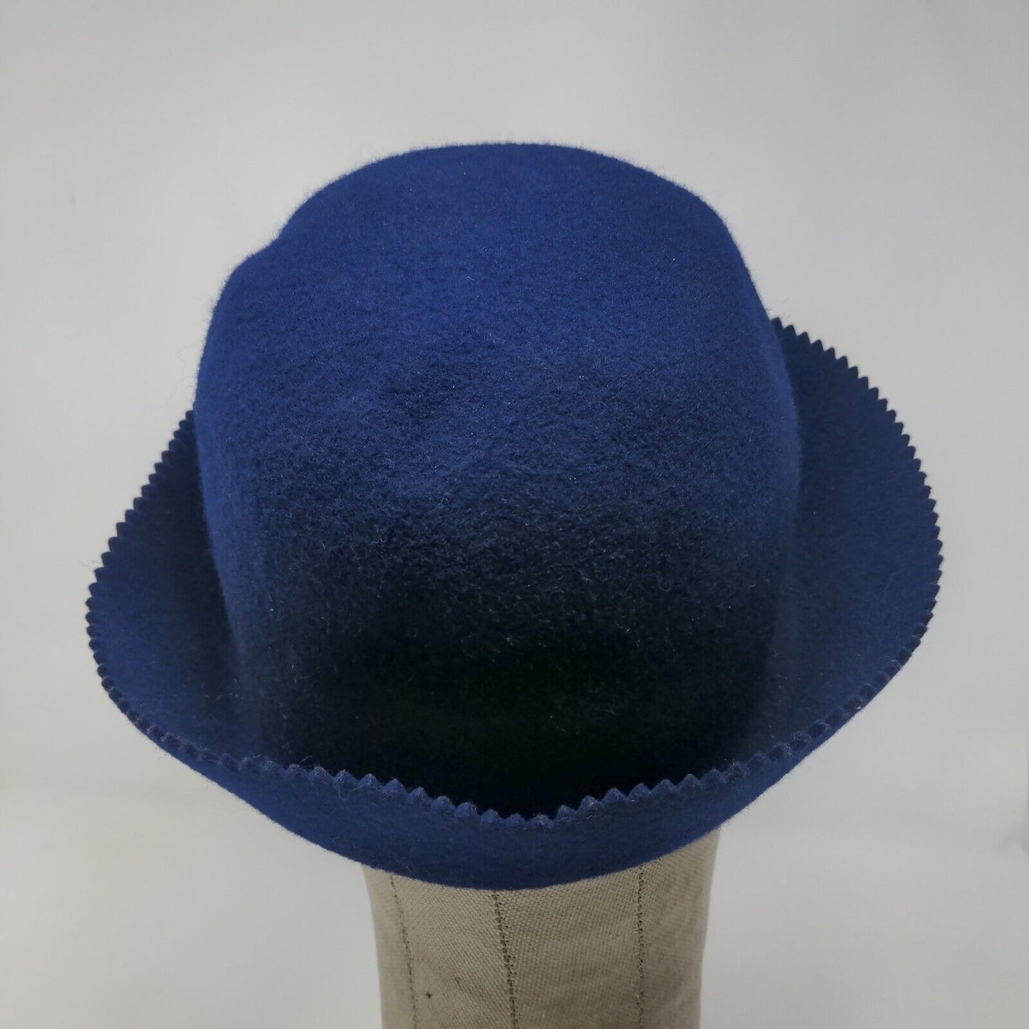 Street Smart by Betmar Women's Wool Felt Cap Hat Blue Big Button Vintage USA