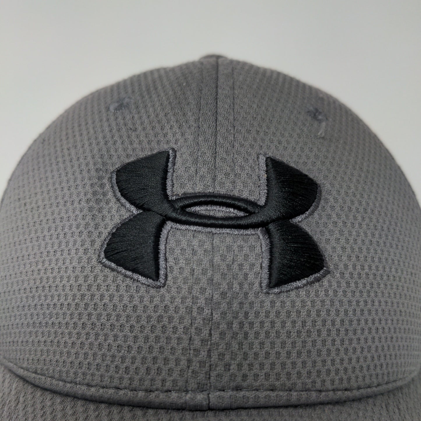 Under Armour Fitted Hat Embroidered Logo Gray Size Medium / Large