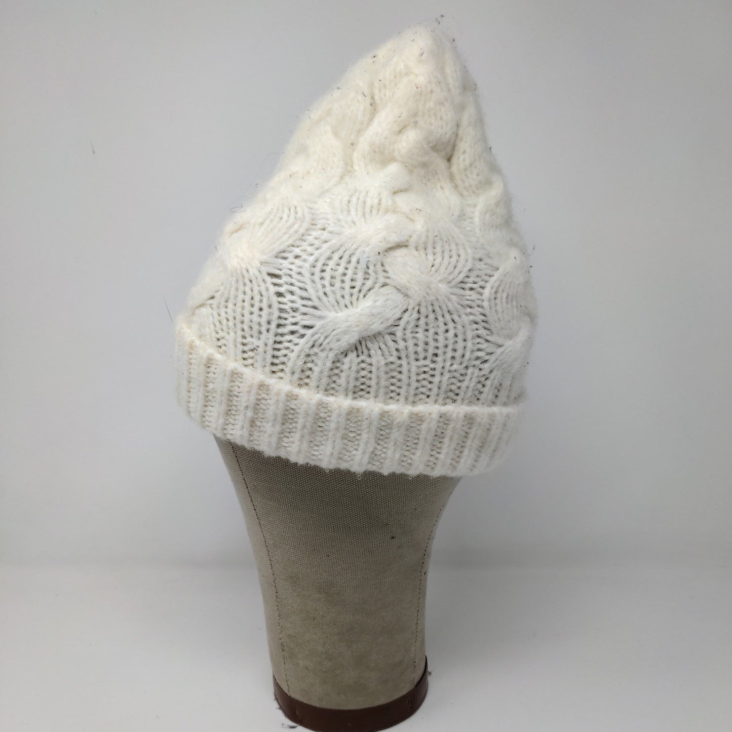 Old Navy Cable Knit Beanie Toboggan Hat Acrylic/Nylon Blend One Size Cream