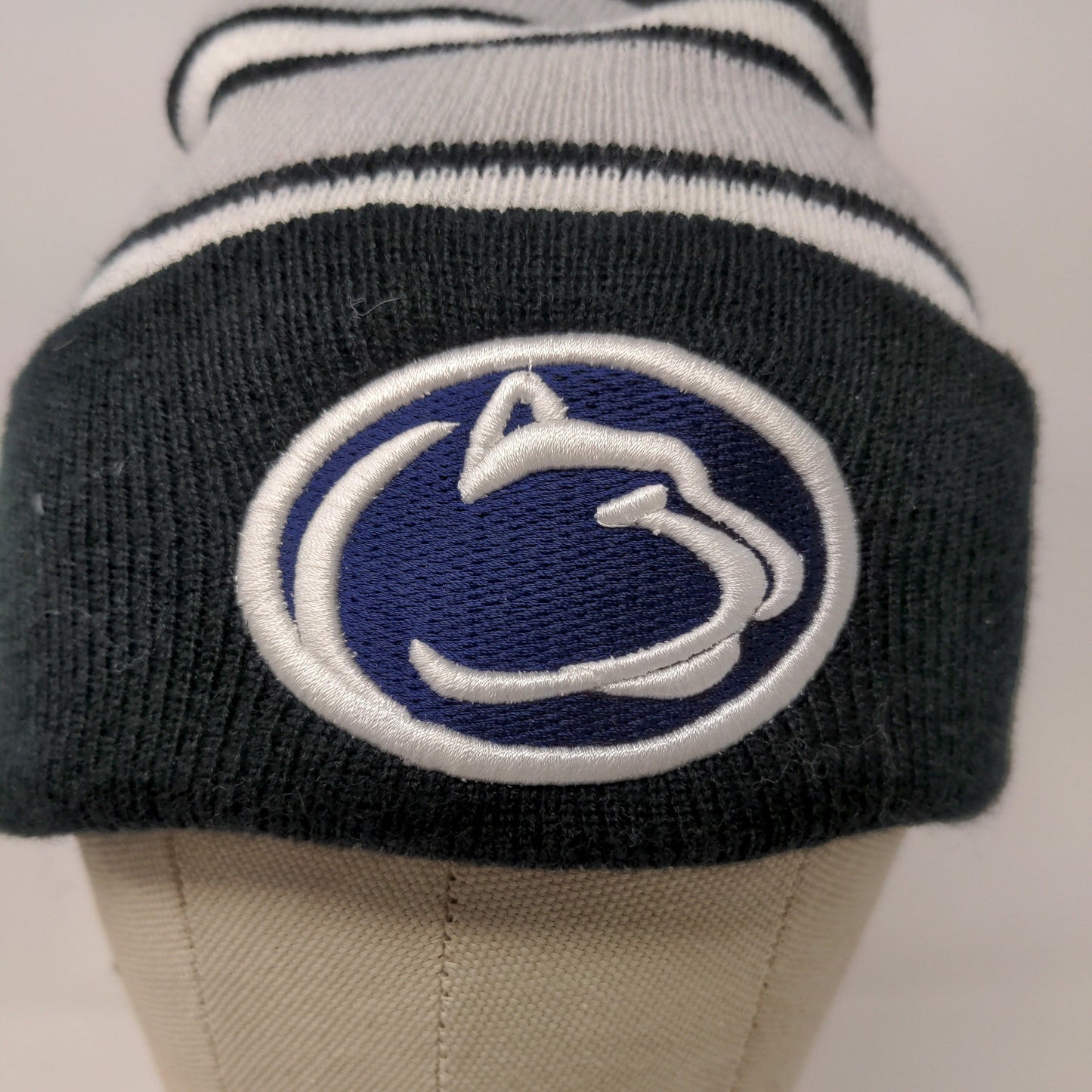 City Hunters Penn State Nittany Lions Beanie Hat Gray Black Pom Pom Embroidered