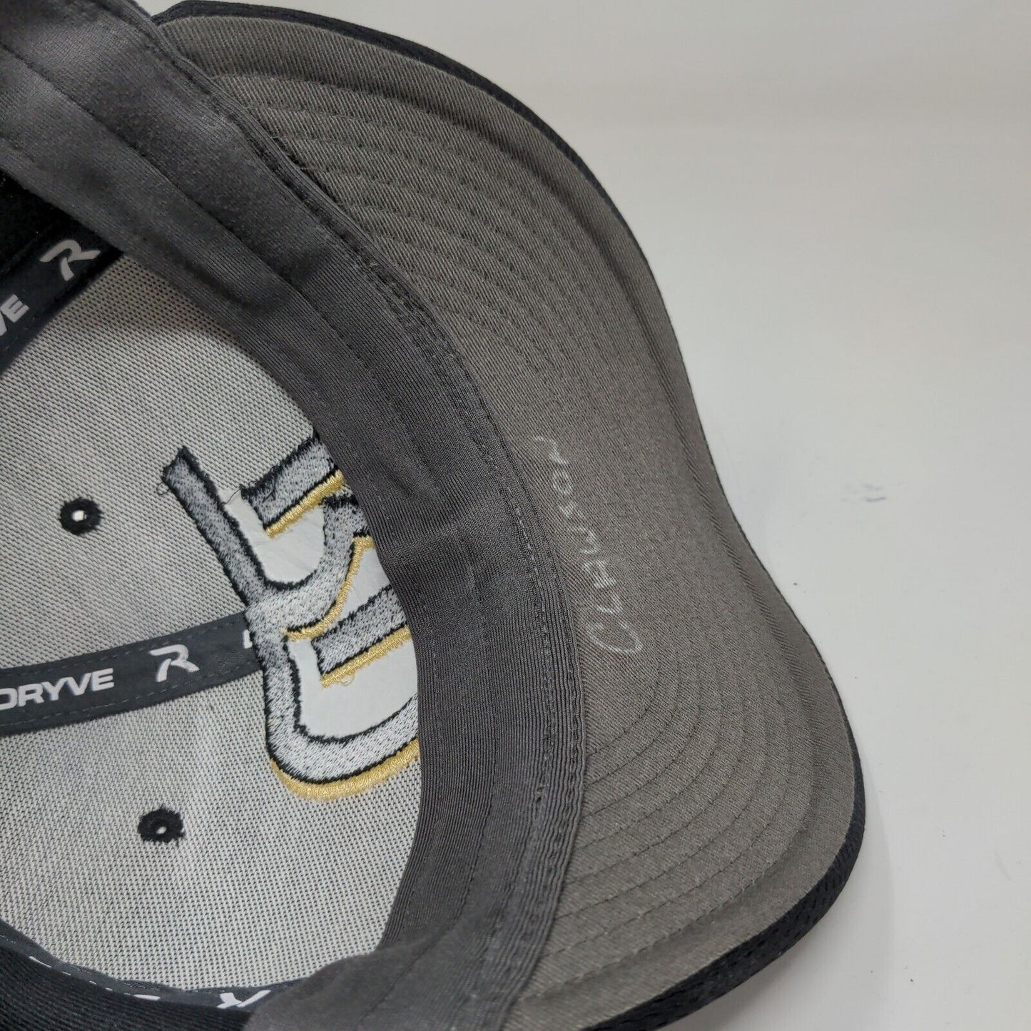 Richardson Men's Fitted Hat Black Gray Size Small-Medium Embroidered