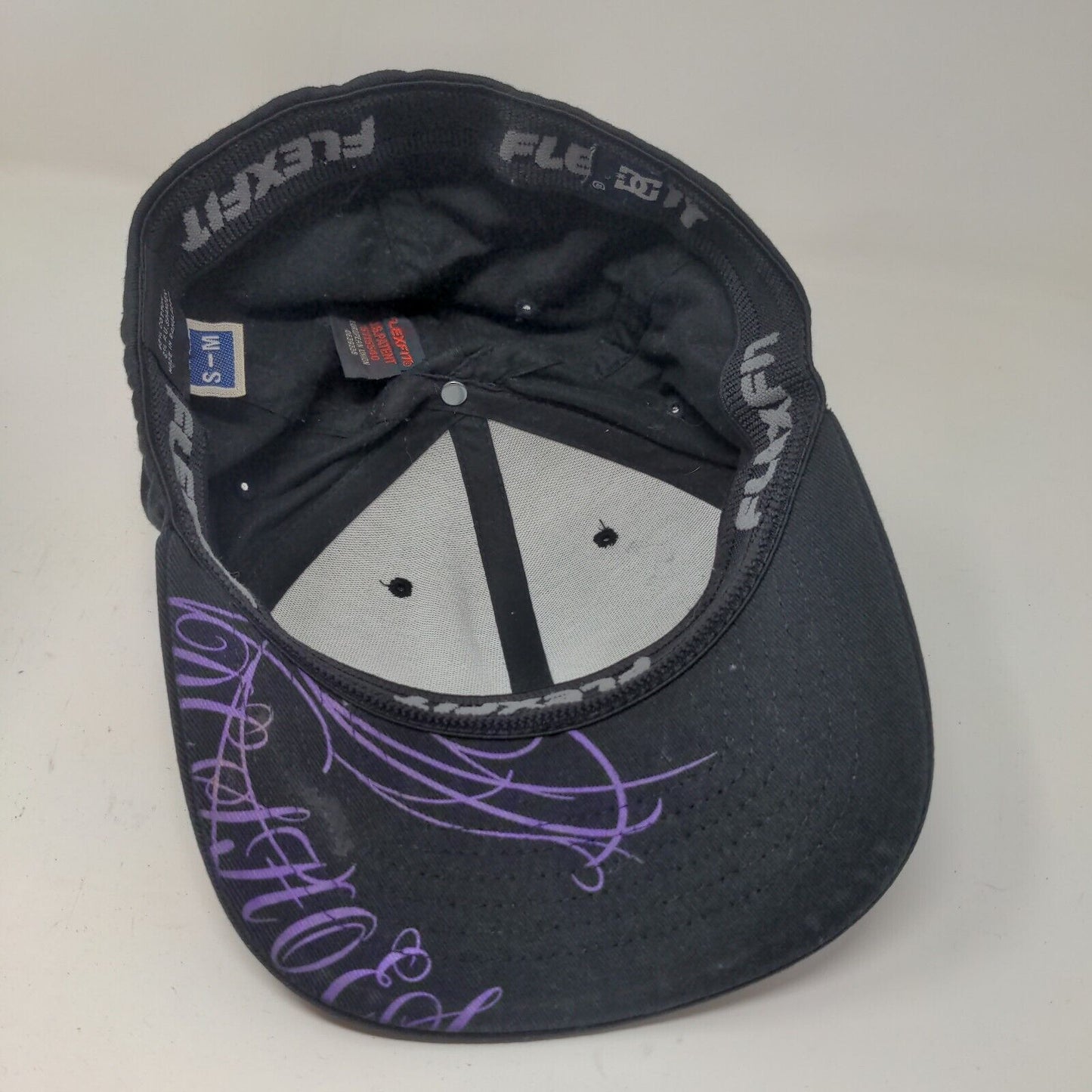 Flexfit Men's DC Shoes Fitted Hat Cap Black Size S-M Embroidered Logo