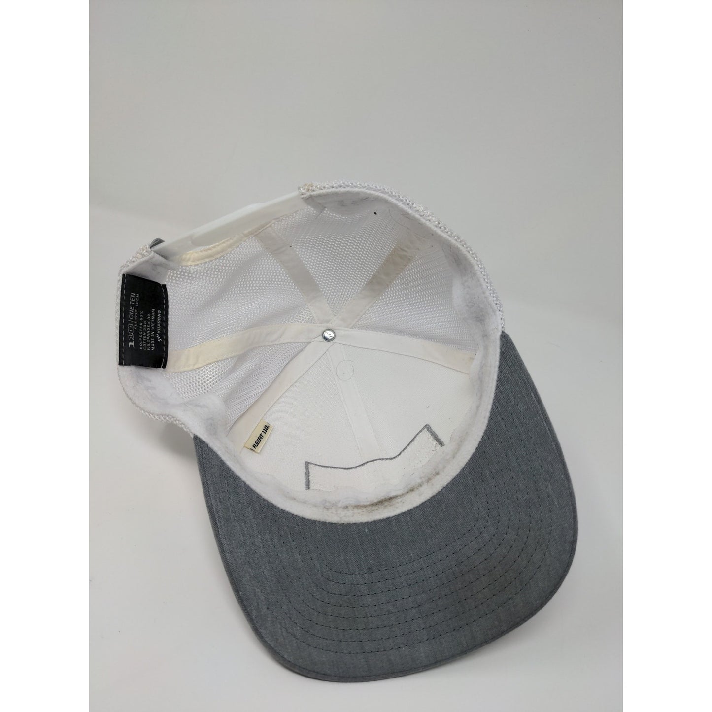 Travis Mathew Mesh Back Snapback Hat 110 One Ten FlexFit White & Gray Adjustable
