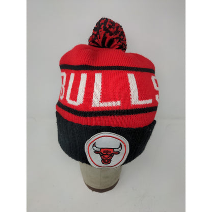 Vintage Mitchell Ness NBA Chicago Bulls Beanie Hat Embroidered Logo Pom Pom Red