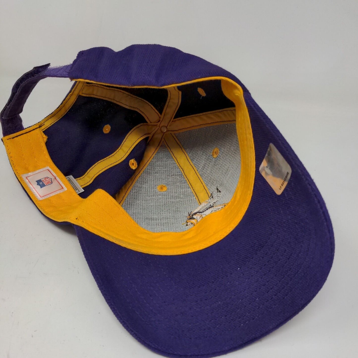 NFL Men's Strapback Hat Purple OSFA Minnesota Vikings Embroidered Logo Cotton