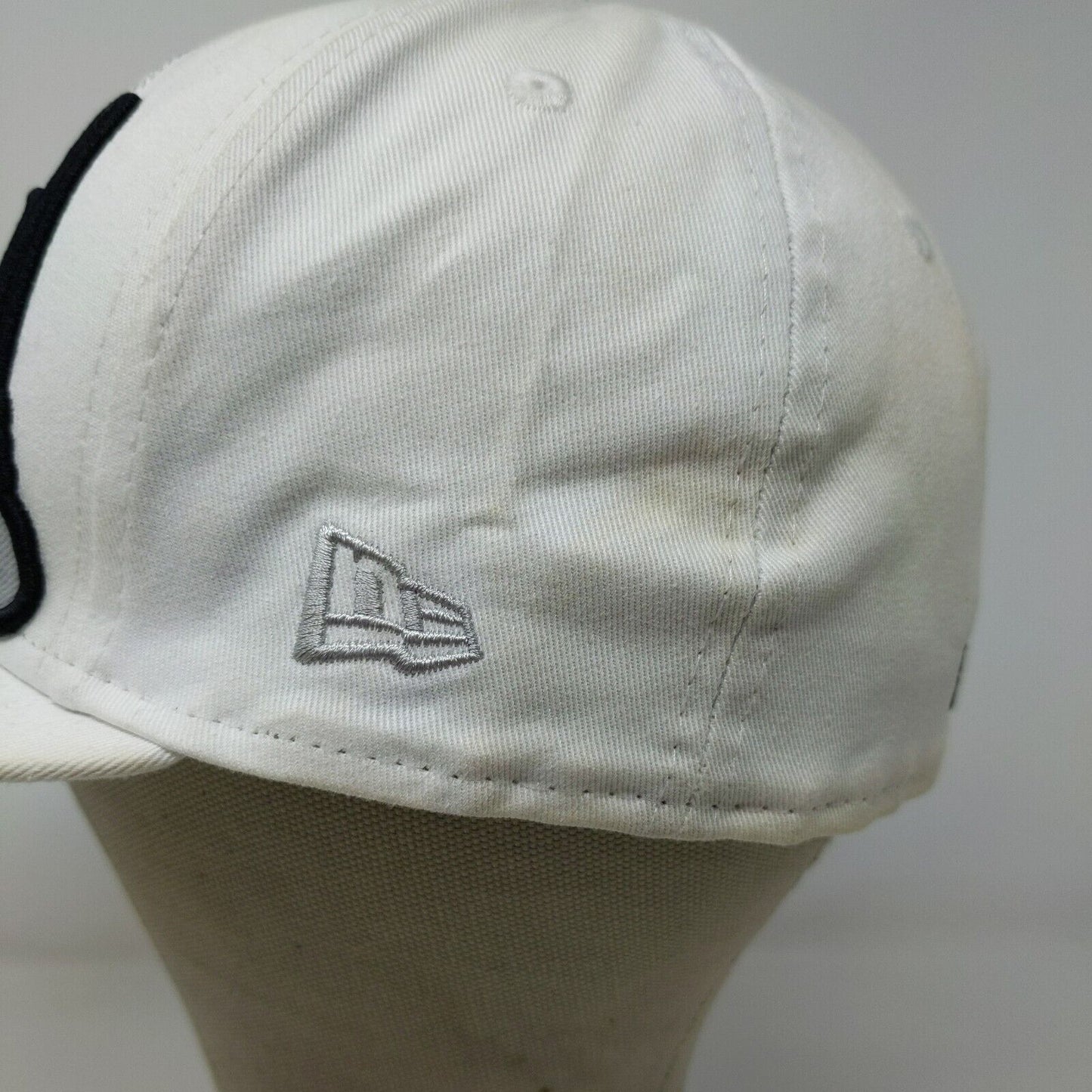 New Era Men's MLB New York Yankees Fitted Hat White Size 7 3/8 Distressed