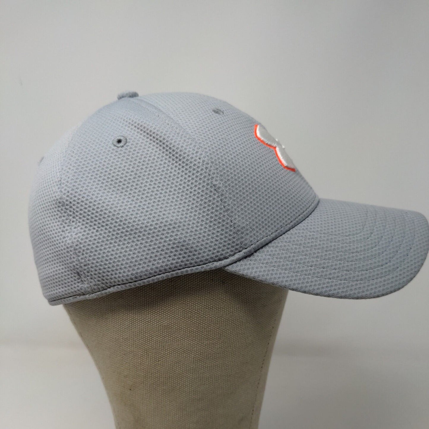 Under Armour Men's Fitted Hat Cap Gray Size M-L Embroidered Logo