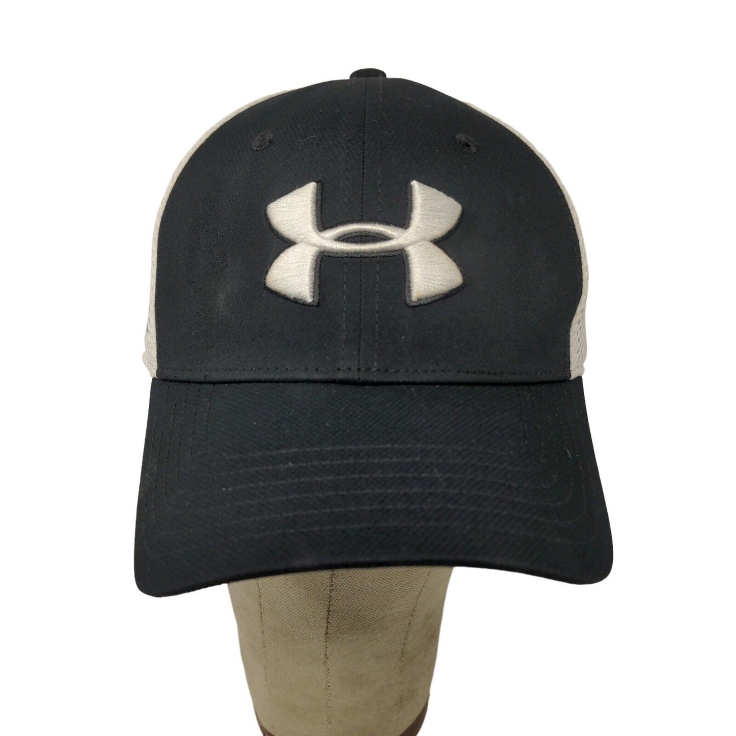 Under Armour Golf Black White Fitted Cap Hat Embroidered Logo Spell Out