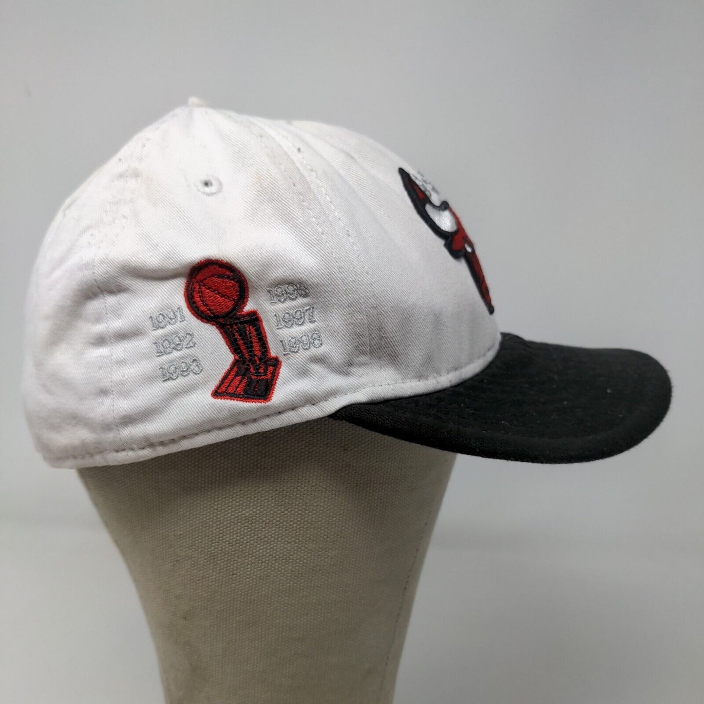 New Era Men's NBA Chicago Bulls Fitted Hat White Black Size 7 3/8 Embroidered